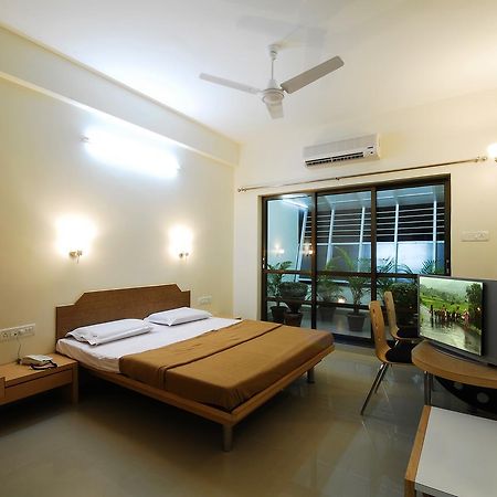 Hotel New Holiday Plaza Nashik Extérieur photo