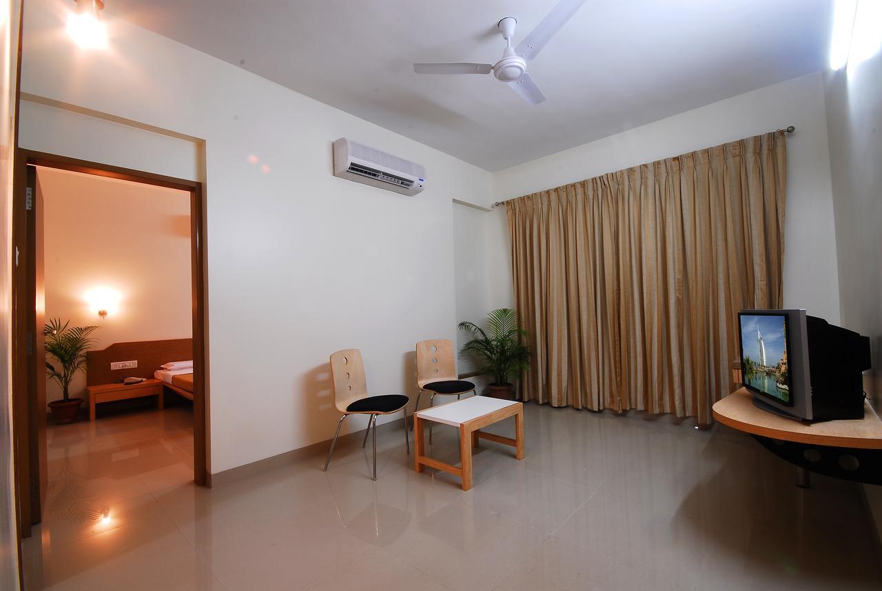 Hotel New Holiday Plaza Nashik Extérieur photo