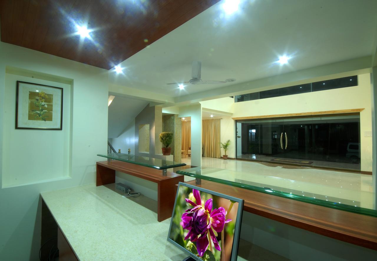 Hotel New Holiday Plaza Nashik Extérieur photo
