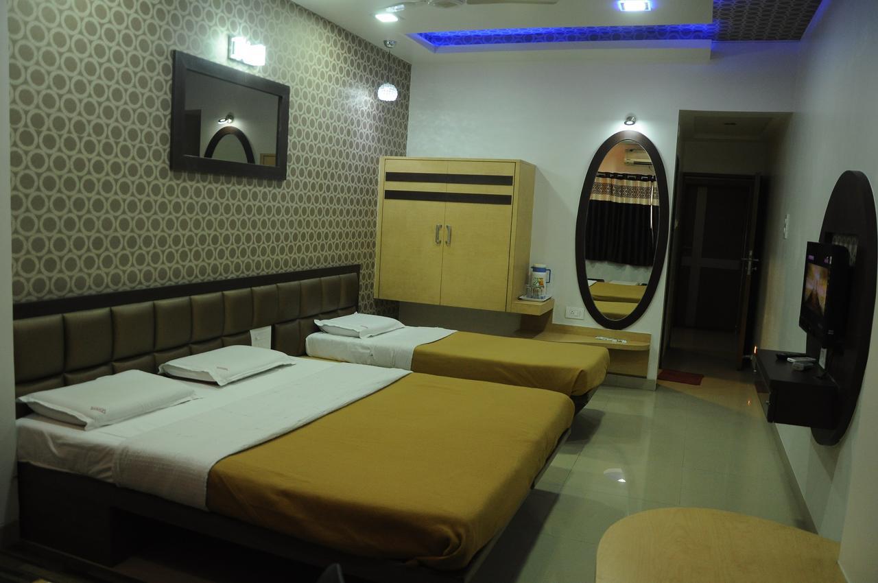 Hotel New Holiday Plaza Nashik Extérieur photo