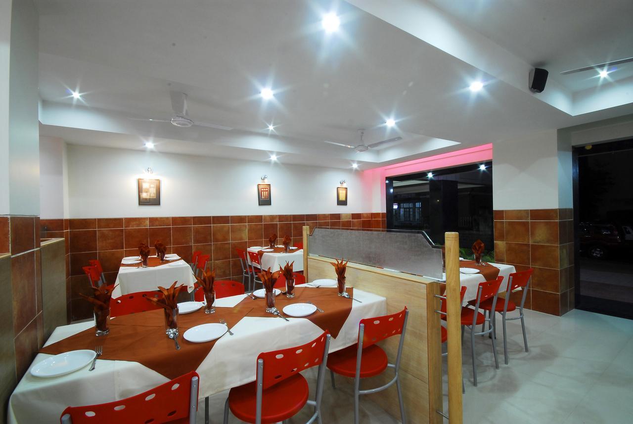 Hotel New Holiday Plaza Nashik Extérieur photo