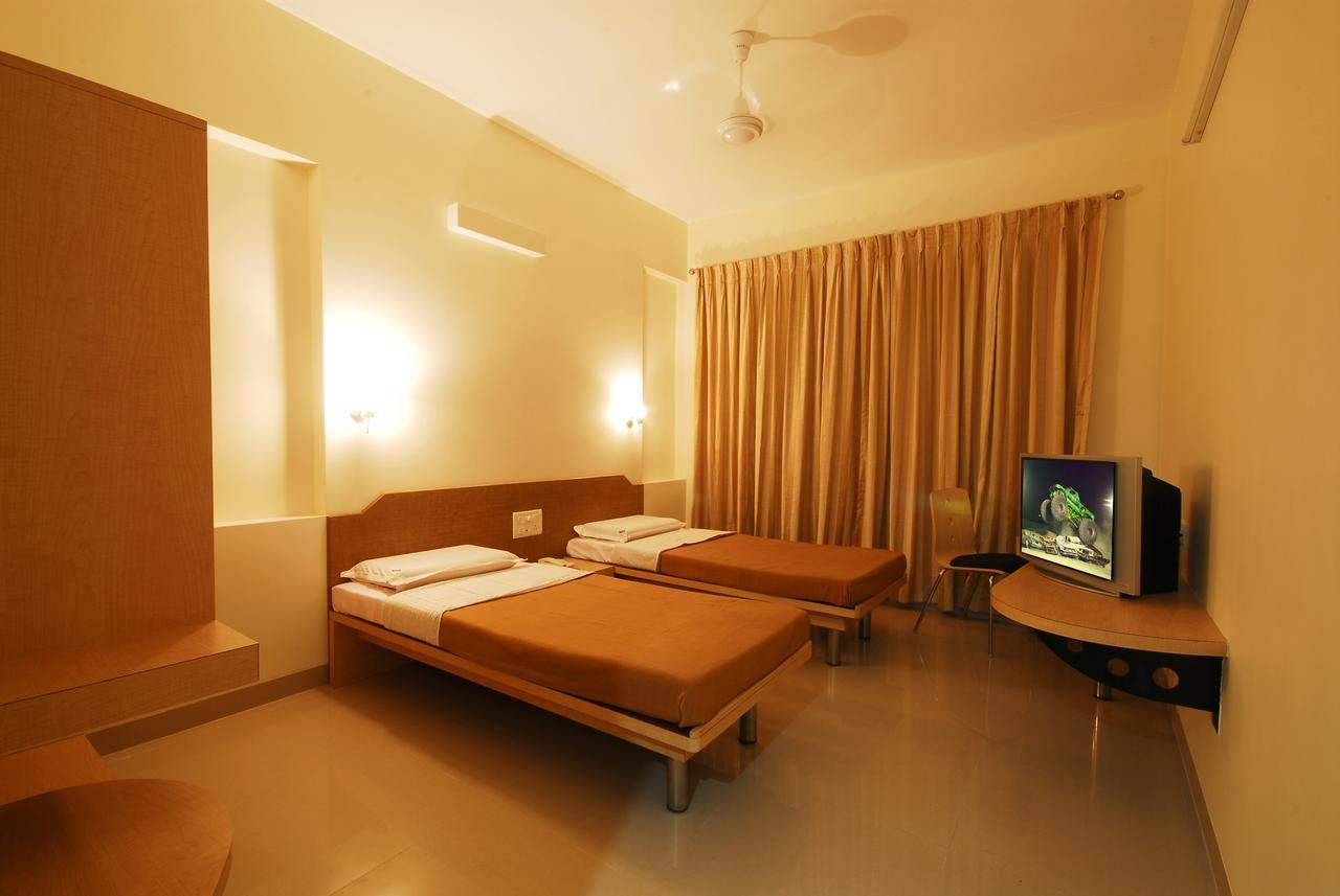 Hotel New Holiday Plaza Nashik Extérieur photo