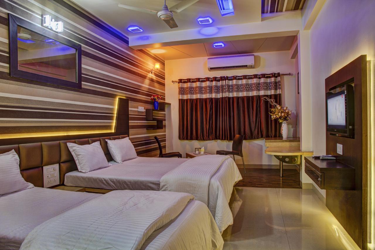 Hotel New Holiday Plaza Nashik Extérieur photo
