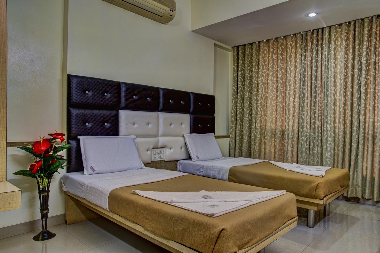 Hotel New Holiday Plaza Nashik Extérieur photo